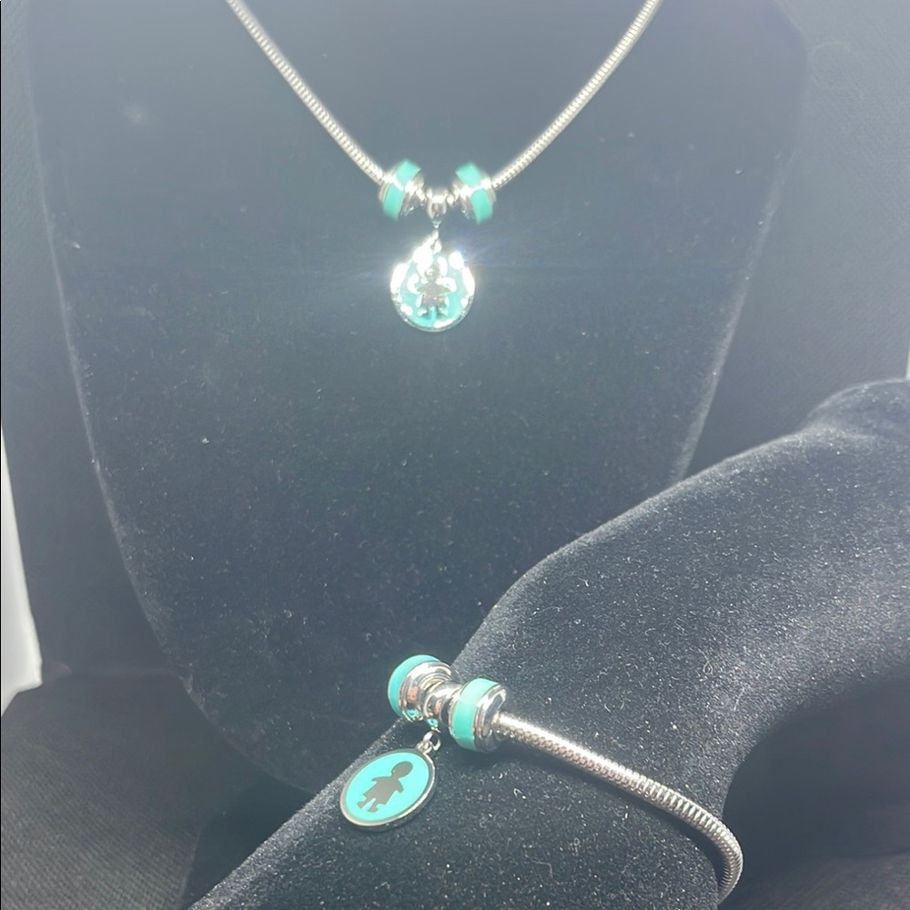 Elegant Silver and Turquoise Jewelry Set steels